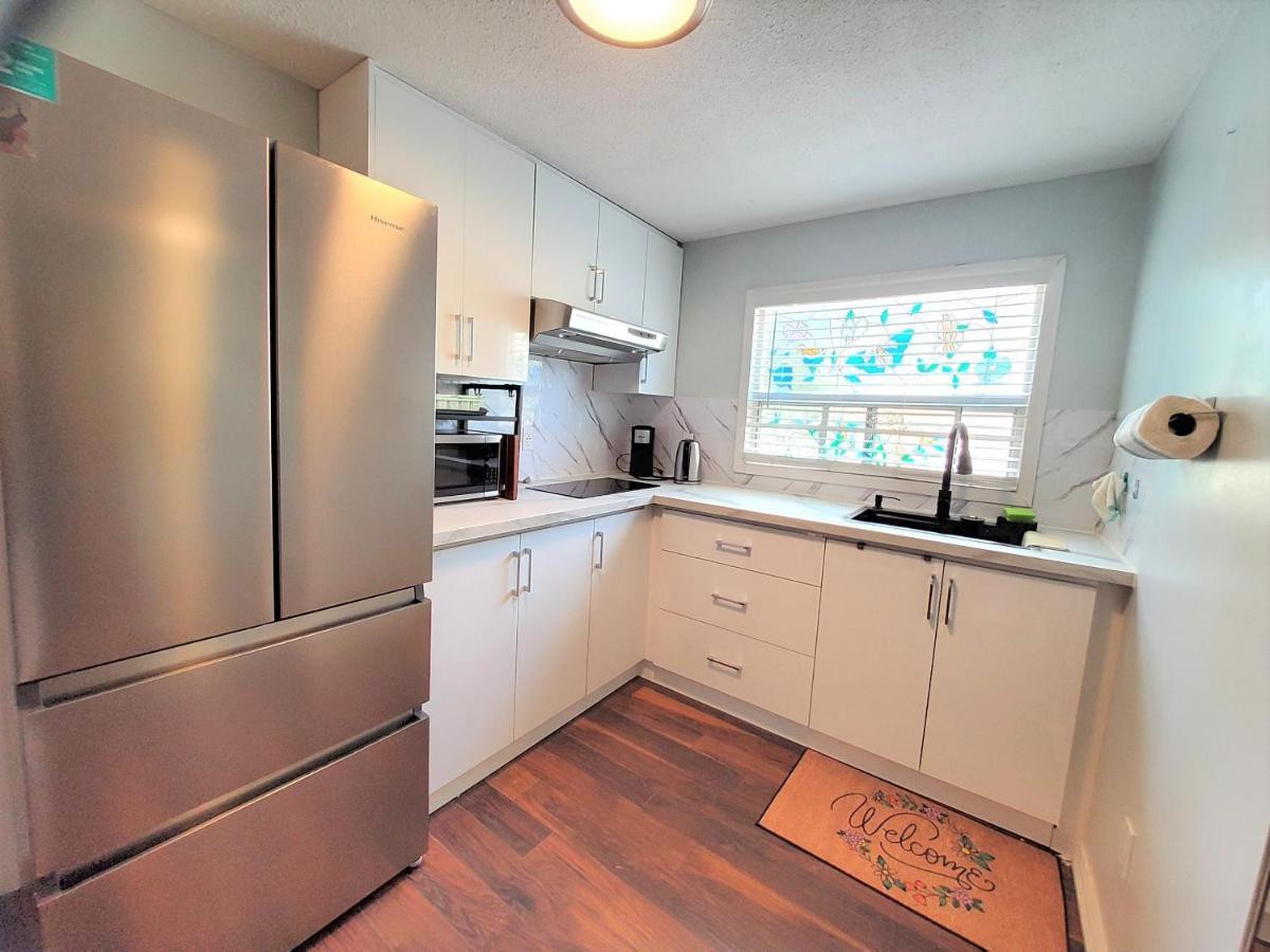 Renovated Cozy Bedroom With Private Washroom Toronto Exterior photo
